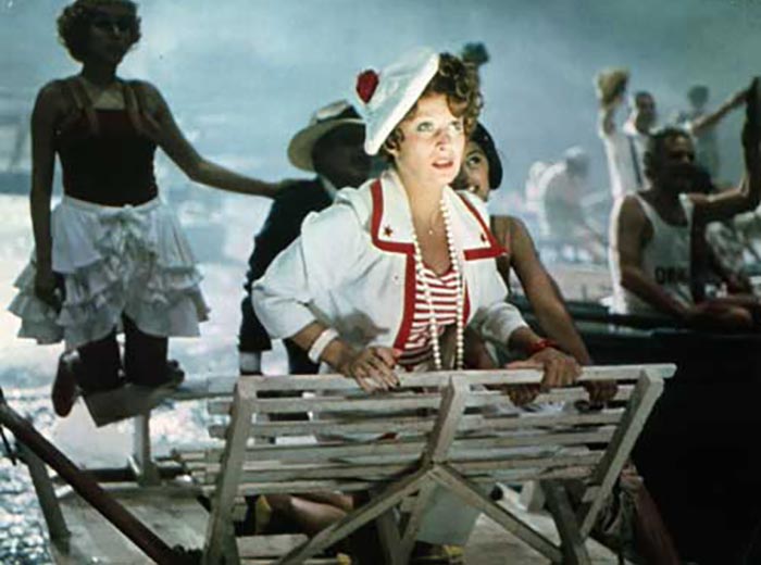 кадр Амаркорд 4