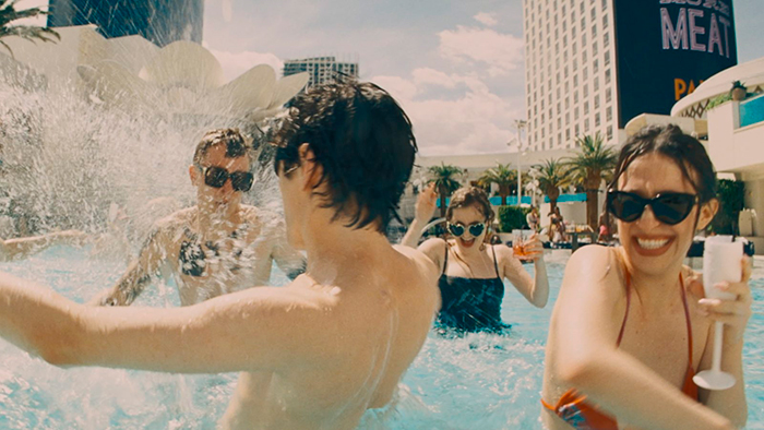 Кадр из фильма Анора кадр Анора 6