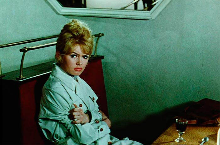 Кадр из фильма Бабетта идет на войну кадр Бабетта идет на войну 3