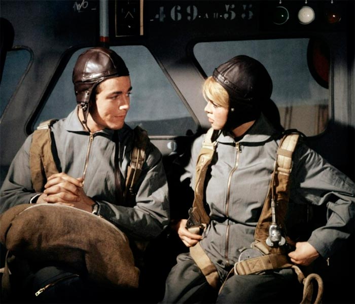 Кадр из фильма Бабетта идет на войну кадр Бабетта идет на войну 4