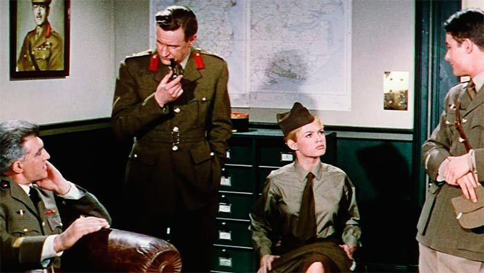 Кадр из фильма Бабетта идет на войну кадр Бабетта идет на войну 5