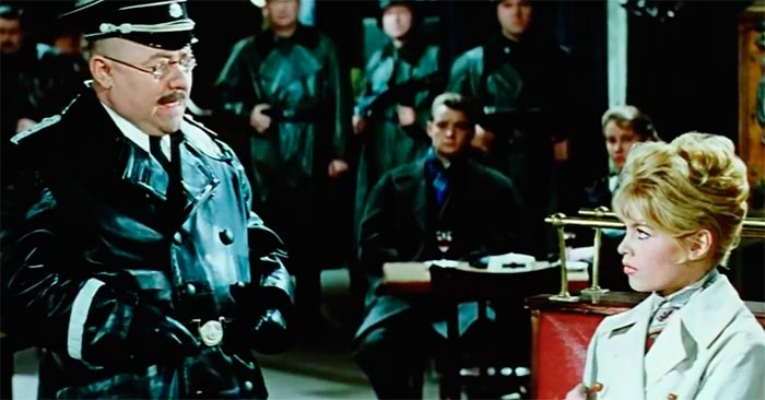 Кадр из фильма Бабетта идет на войну кадр Бабетта идет на войну 10