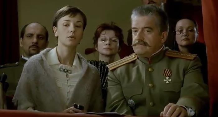 кадр Багровый цвет снегопада 3