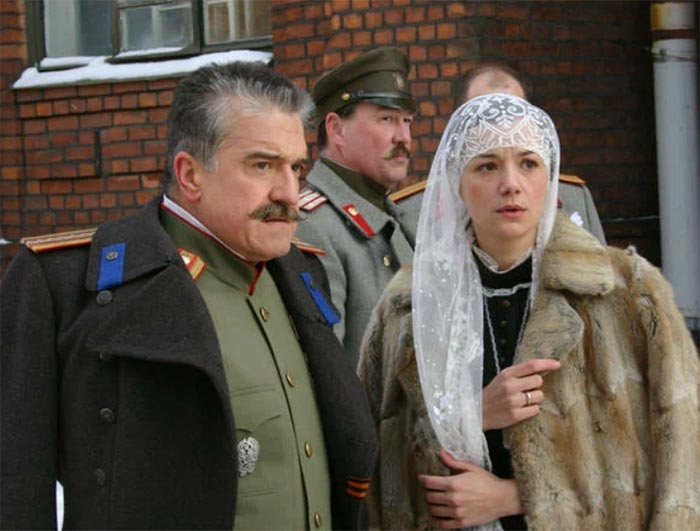 кадр Багровый цвет снегопада 5