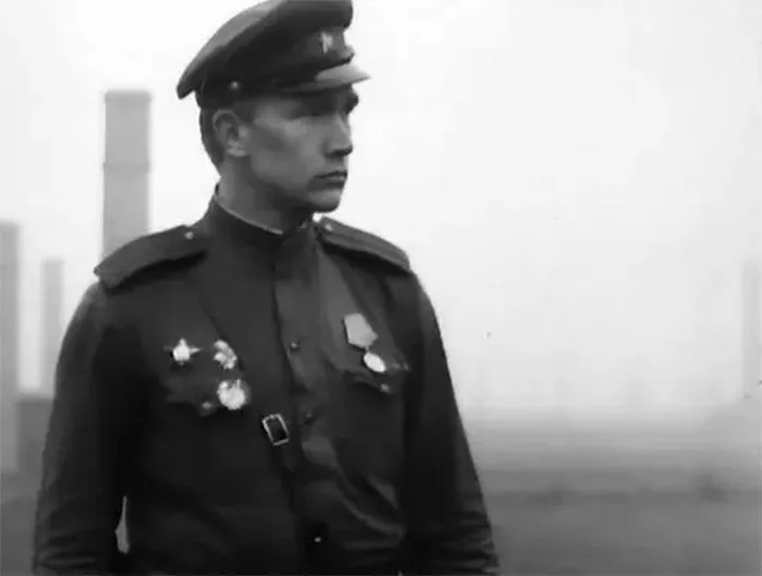кадр Был месяц май 11