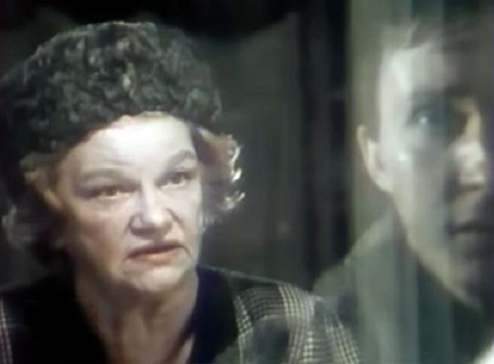 Кадр из фильма Билет в красный театр, или Смерть гробокопателя кадр Билет в красный театр, или Смерть гробокопателя 6