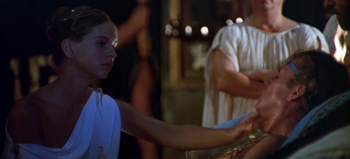 кадр Калигула 22