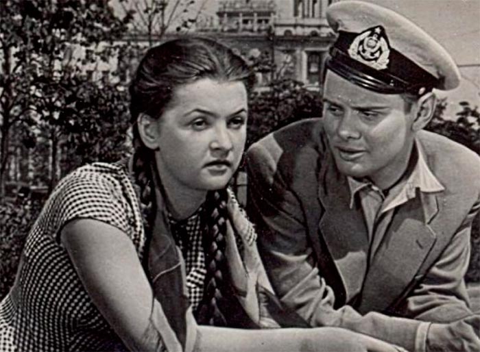 кадр Человек родился 4