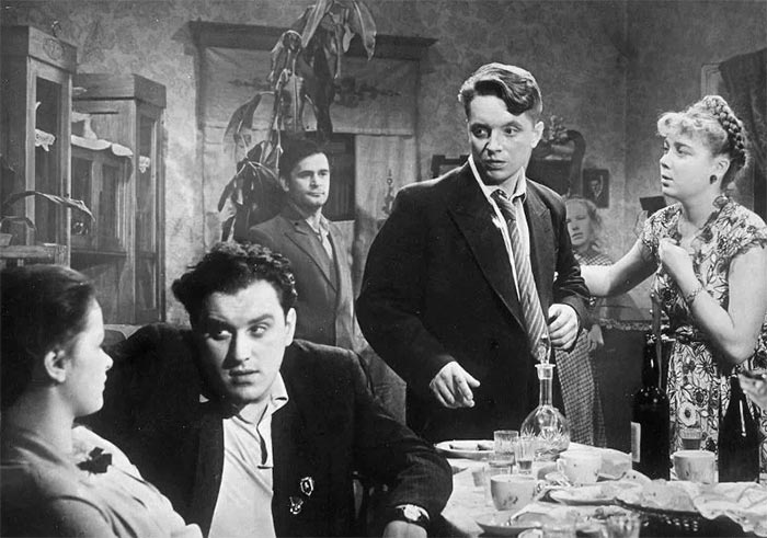 кадр Человек родился 5