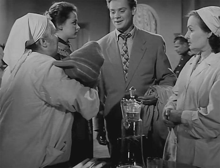 кадр Человек родился 9