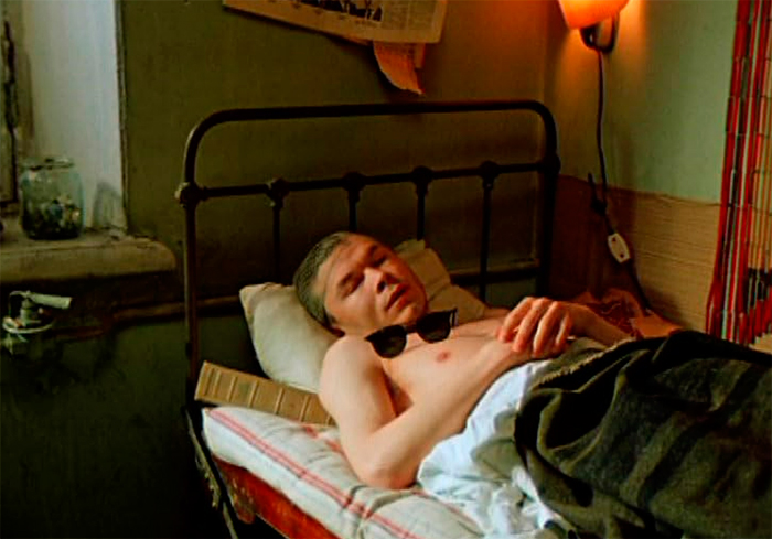 Кадр из фильма Чёрная роза – эмблема печали, красная роза – эмблема любви кадр Чёрная роза – эмблема печали, красная роза – эмблема любви 11