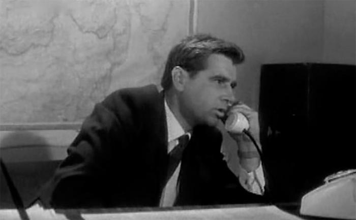 Кадр из фильма Чёрт с портфелем кадр Чёрт с портфелем 4