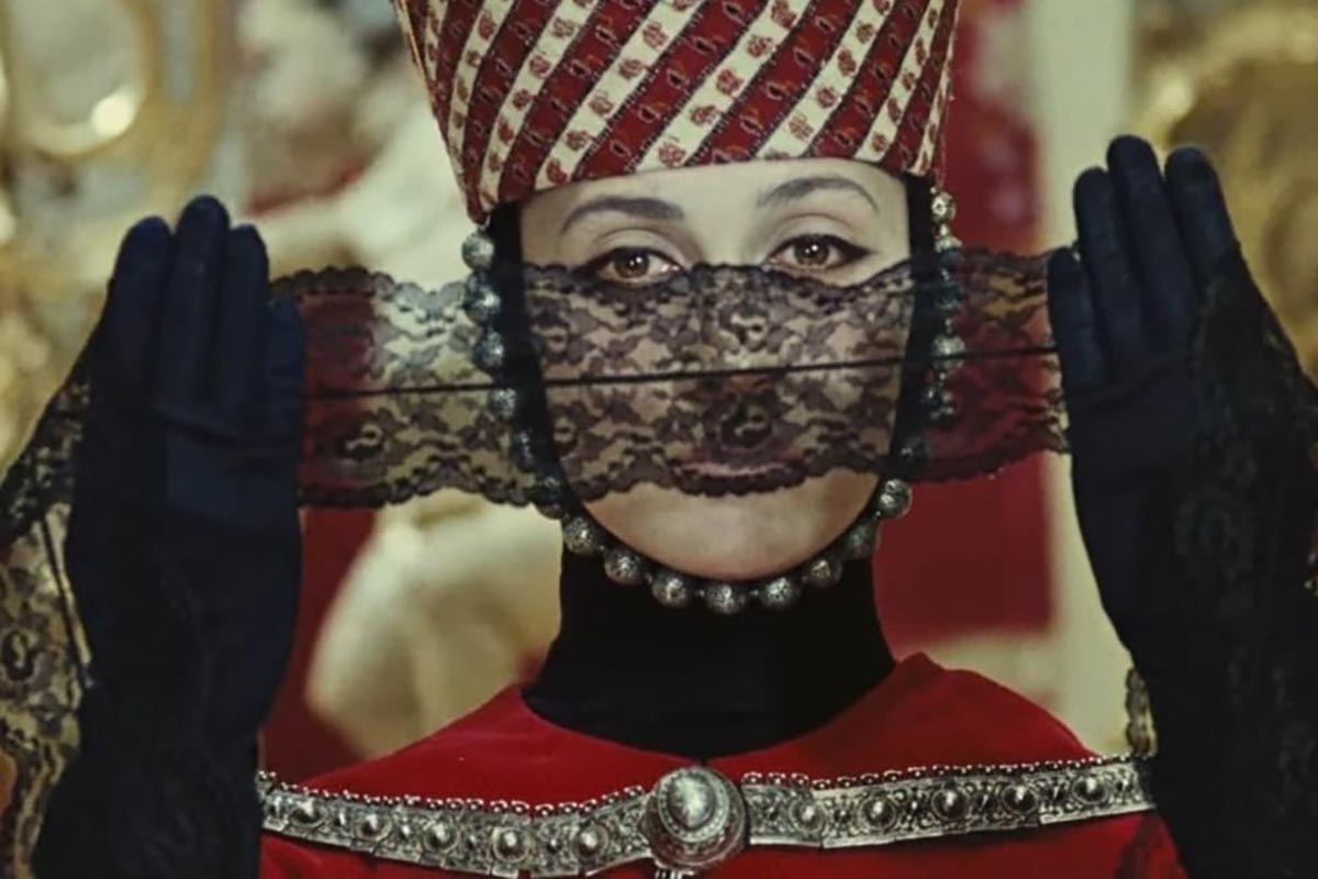 кадр Цвет граната 4