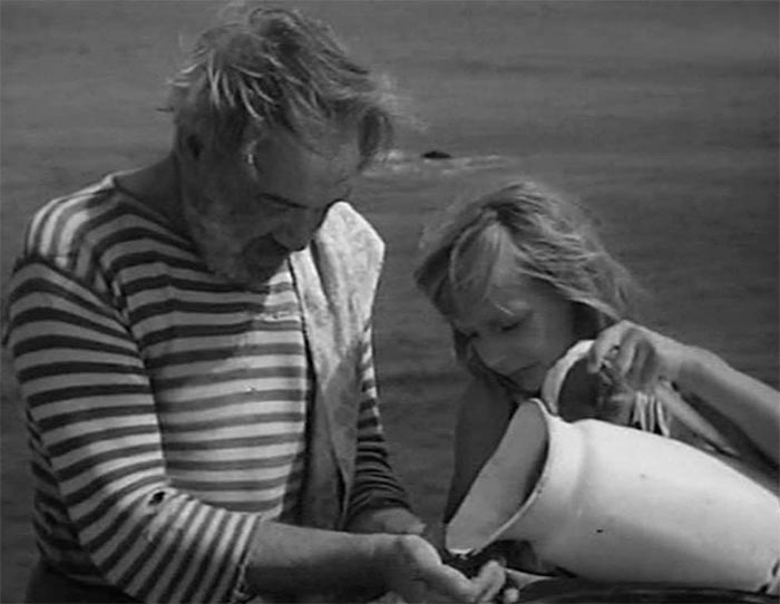 Кадр из фильма Девочка и эхо кадр Девочка и эхо 6