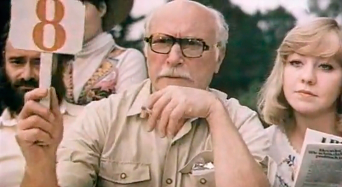 кадр Девушка и Гранд 4