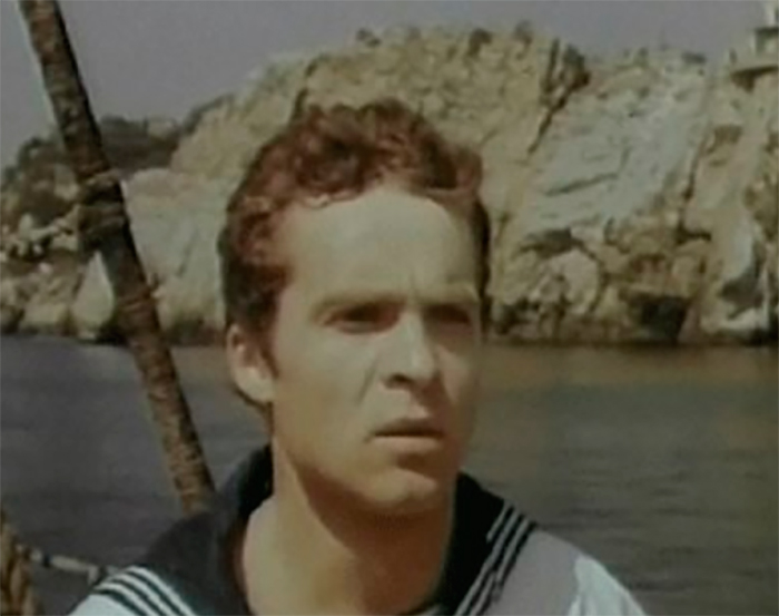 кадр Девушка и море 5