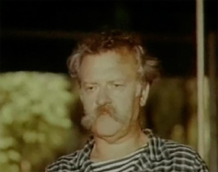 кадр Девушка и море 6