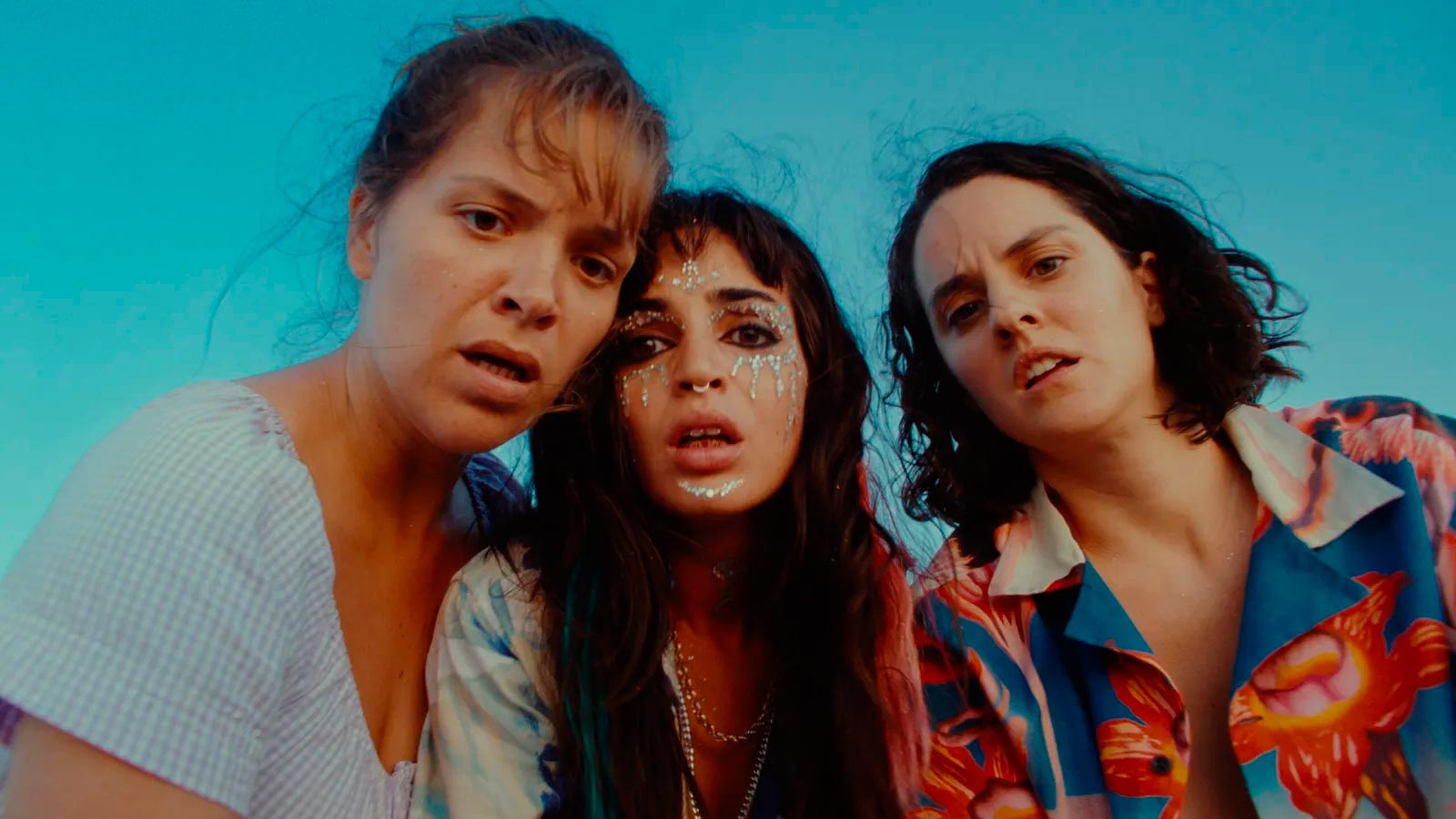 кадр Девушки на балконе 2