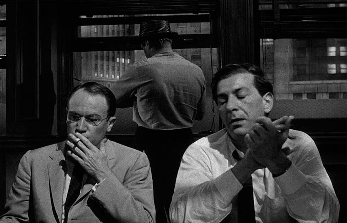 кадр 12 разгневанных мужчин 10