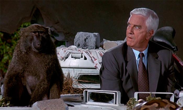 Кадр из фильма Голый пистолет кадр Голый пистолет 8