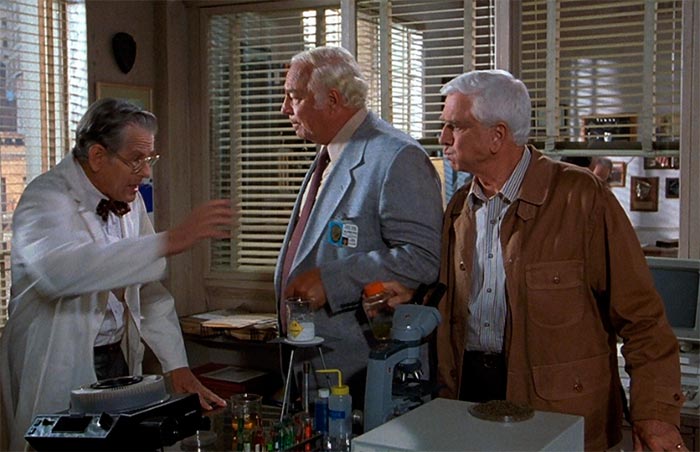 Кадр из фильма Голый пистолет 33 1/3: последний выпад кадр Голый пистолет 33 1/3: последний выпад 6