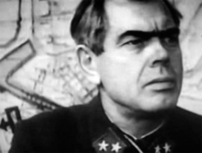 Кадр из фильма Город под липами кадр Город под липами 4