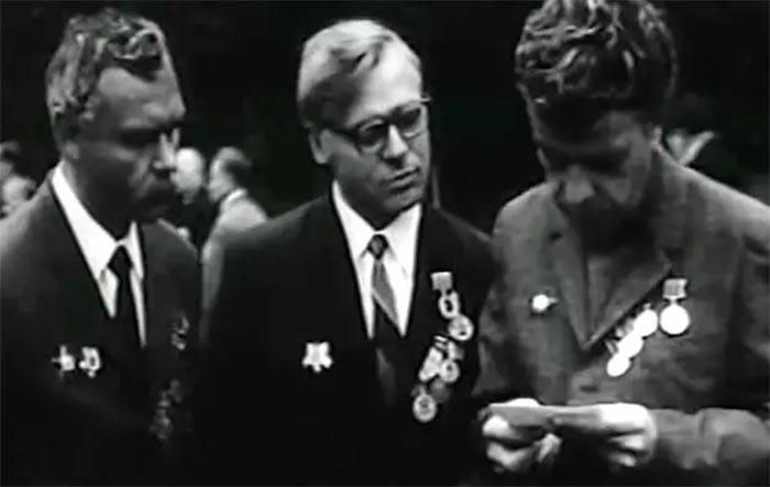 Кадр из фильма Город под липами кадр Город под липами 8