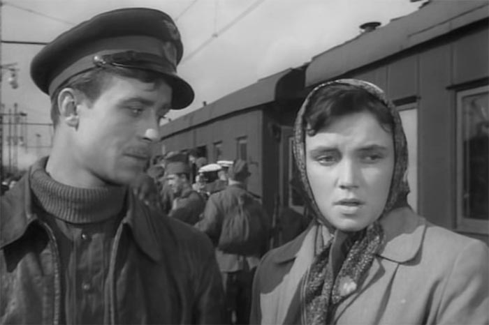 кадр Город зажигает огни 6