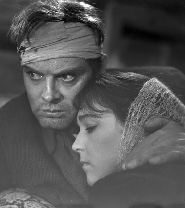 Кадр из фильма Хлеб и розы кадр Хлеб и розы 7