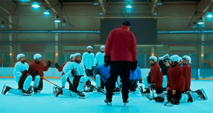 кадр Хоккейные папы 11
