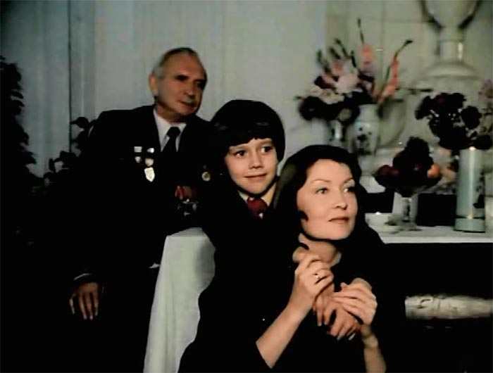 Кадр из фильма И жизнь, и слёзы, и любовь кадр И жизнь, и слёзы, и любовь 6