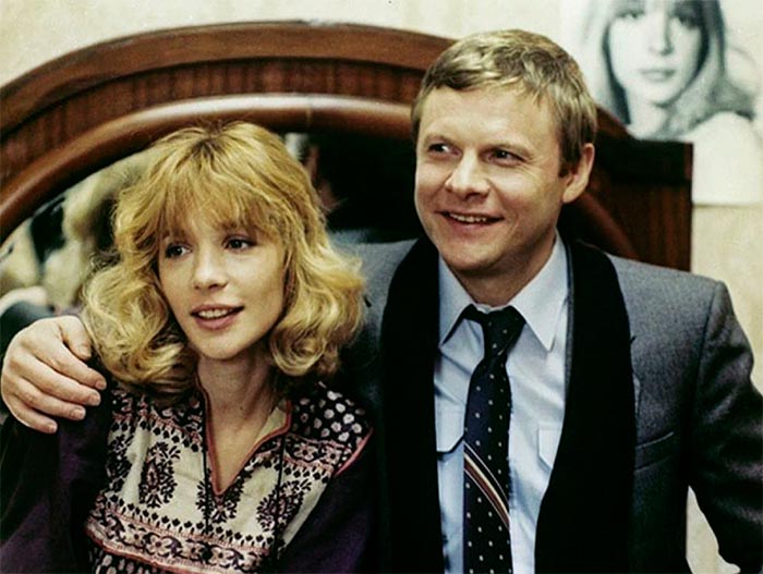 кадр Искренне Ваш 2