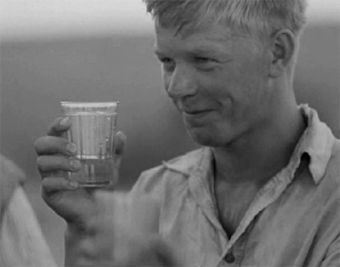 кадр История Аси Клячиной, которая любила, да не вышла замуж 4