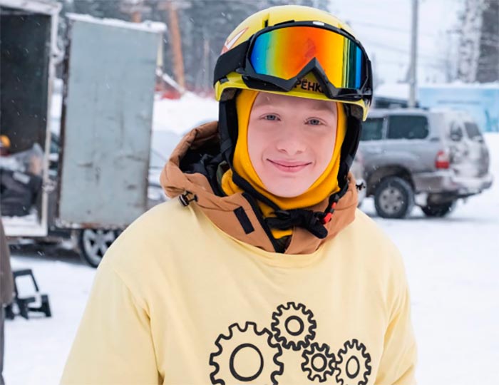 кадр Иван Семёнов. Первый поцелуй 2