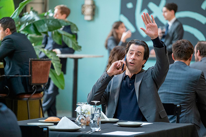 Кадр из фильма Как стать миллиардером кадр Как стать миллиардером 3