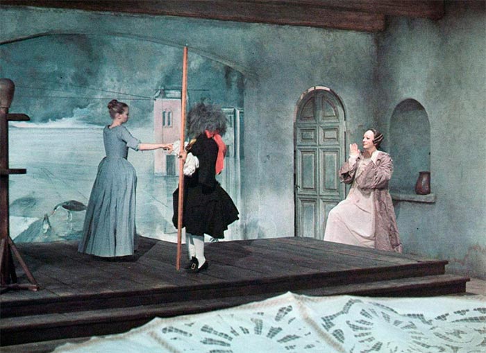 кадр Казанова Феллини 11