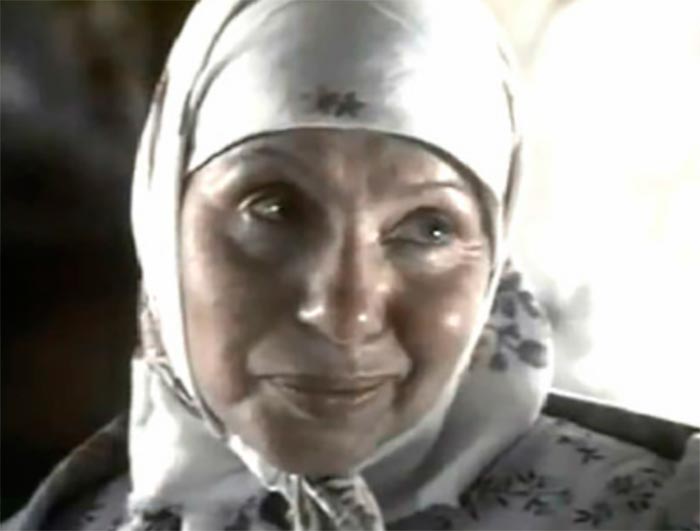 Кадр из фильма Колечко золотое, букет из алых роз кадр Колечко золотое, букет из алых роз 7