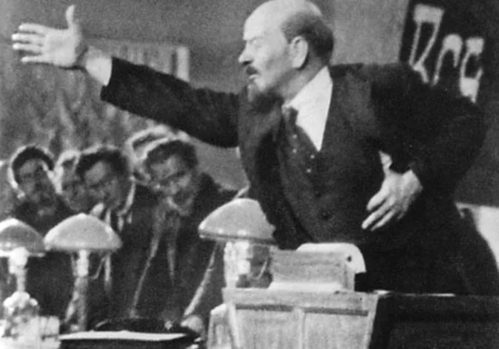 кадр Ленин в Октябре 4