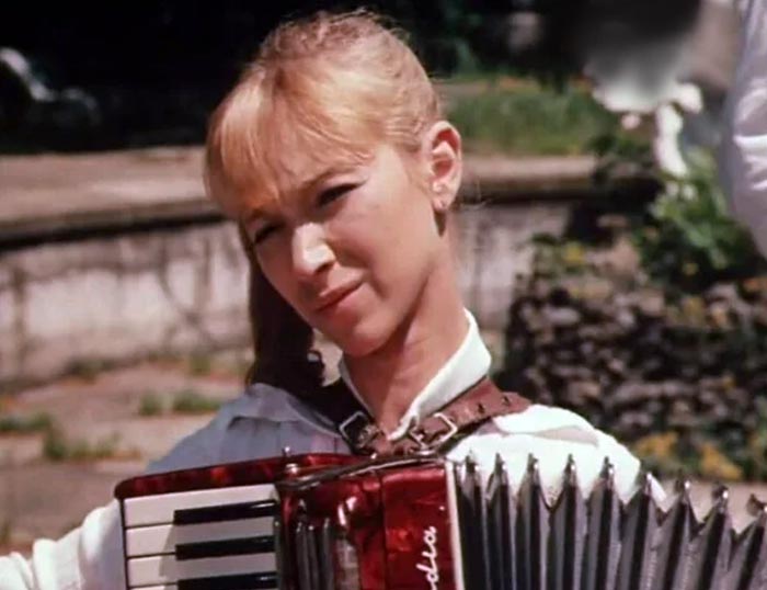 кадр Любочка 8