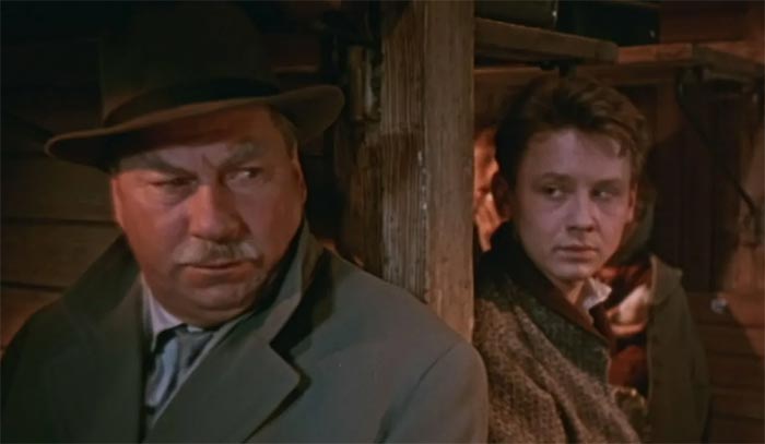 кадр Люди на мосту 6