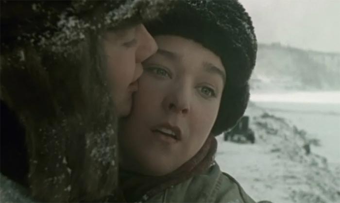 кадр Люди на мосту 9