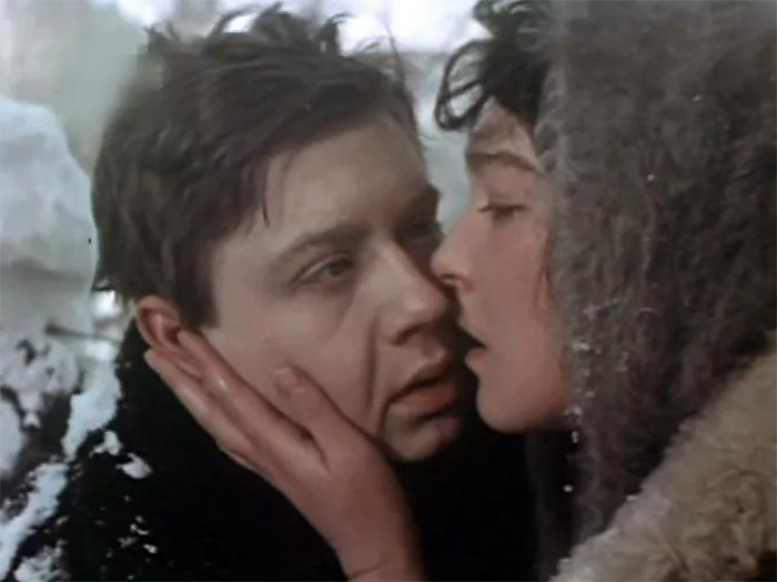 кадр Люди на мосту 10