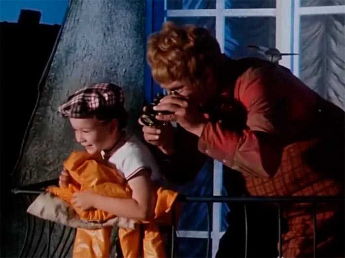 Кадр из фильма Малыш и Карлсон, который живет на крыше кадр Малыш и Карлсон, который живет на крыше 11