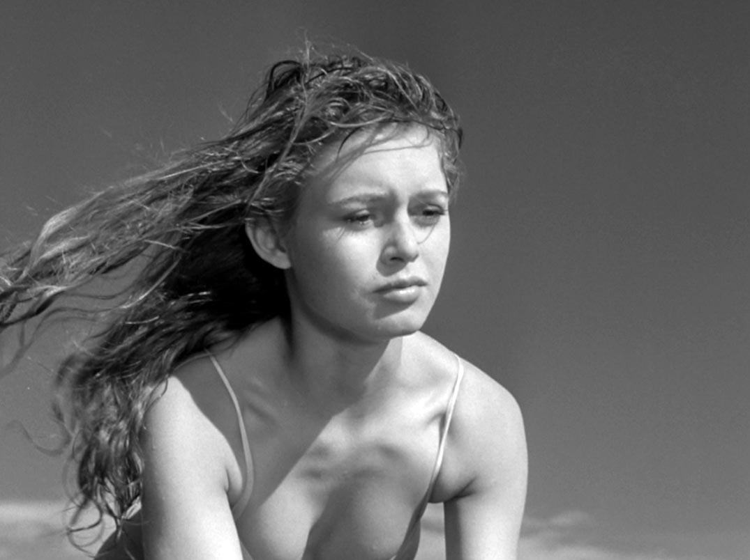 Кадр из фильма Манина, девушка без покрывала кадр Манина, девушка без покрывала 16