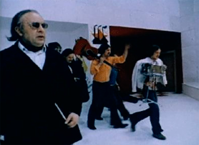 кадр Маяковский смеется 3