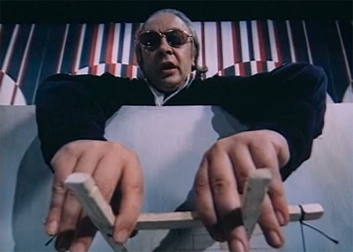 кадр Маяковский смеется 7