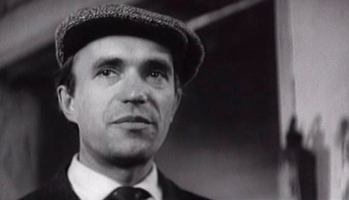 кадр Месяц август 2