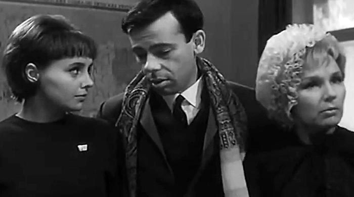 кадр Мимо окон идут поезда 4