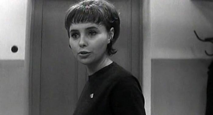 кадр Мимо окон идут поезда 5