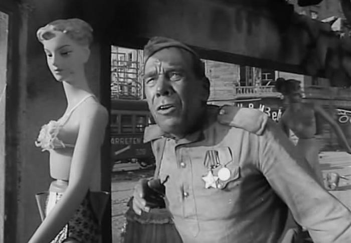 кадр Мир входящему 3